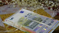 Originální finanční dárky: Jak na Vánoce darovat peníze jinak a s nápadem